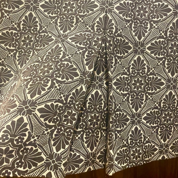 A-line fully lined 8 skirt w/ front pleat by Loft. Chocolate & cream.Side zipper - Picture 2 of 6